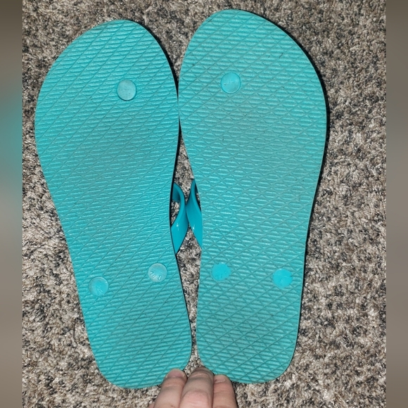 Aloha Island| Fish Embellished Sandals - Picture 5 of 5